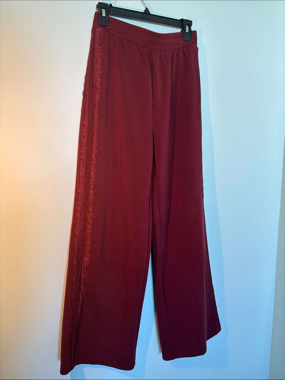 Wide-Leg Maroon Lounge Yoga Pants with Floral Detailing